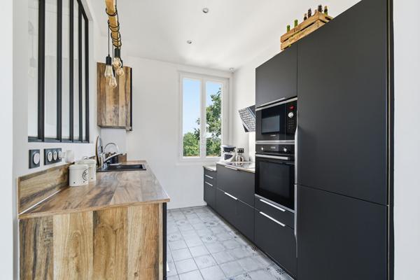 Appartement Saint Germain En Laye 5 pièce(s) 105 m2 880 000 € **  - Référence  18524