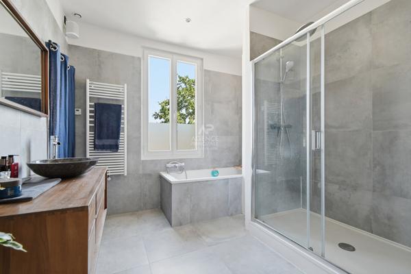 Appartement Saint Germain En Laye 5 pièce(s) 105 m2 880 000 € **  - Référence  18524