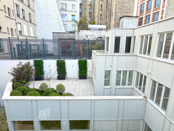 Bureaux à vendre Paris 702 m² restructurés avec cour végétalisée