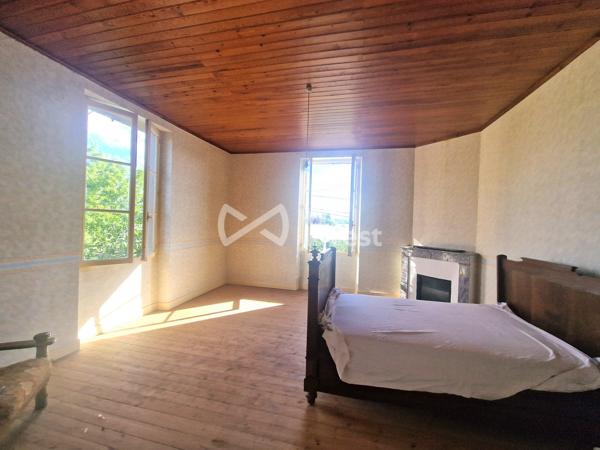Moissac — Maison/ferme de 230 m² sur 1,9 ha, dépendances et potentiel équestre/agricole