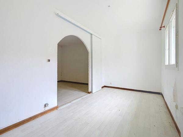 Exclusivité Nestenn Immobilier. Au centre-ville de Castanet-Tolosan. Appartement T2 Bis à vendre avec jardin et 2 parkings.