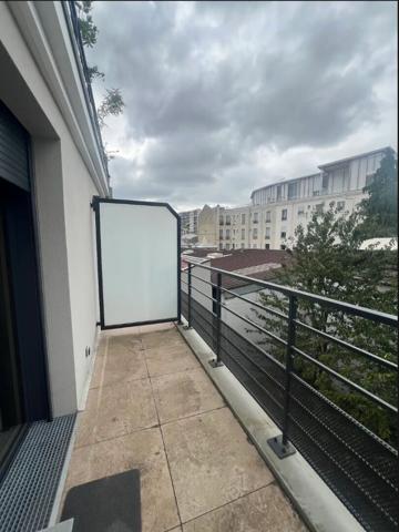 APPARTEMENT T4 - Montreuil - Rue de la Demi-Lune - Proche ligne 11