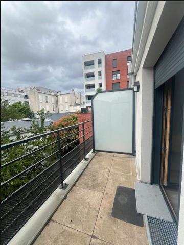 APPARTEMENT T4 - Montreuil - Rue de la Demi-Lune - Proche ligne 11