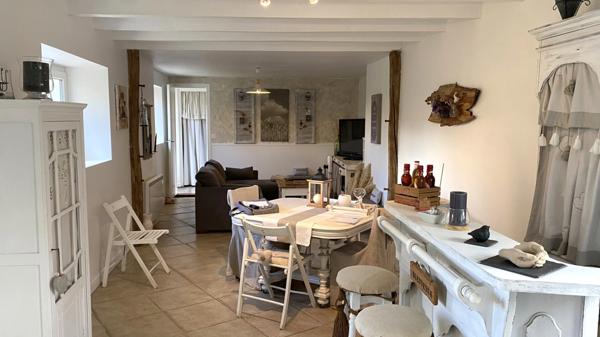 Charmante maison de plain-pied - 2 chambres- garage - jardin à ANGELY (89)