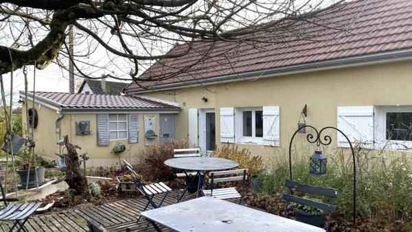 Charmante maison de plain-pied - 2 chambres- garage - jardin à ANGELY (89)