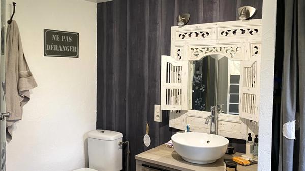 Charmante maison de plain-pied - 2 chambres- garage - jardin à ANGELY (89)