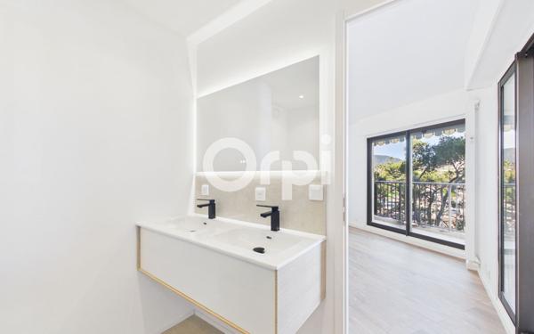 Appartement à vendre    4 pièces • 128,98 m2 Mandelieu-la-Napoule