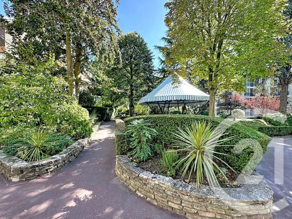 Appartement F1 à vendre  1 pièce - 25,73 m 2   LE CHESNAY  - 78