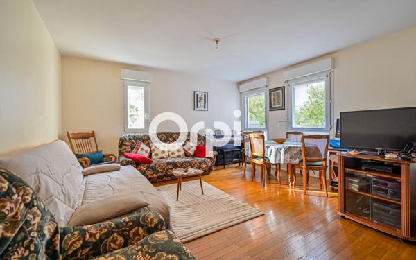 Appartement à vendre    2 pièces • 54 m2 Paris 20