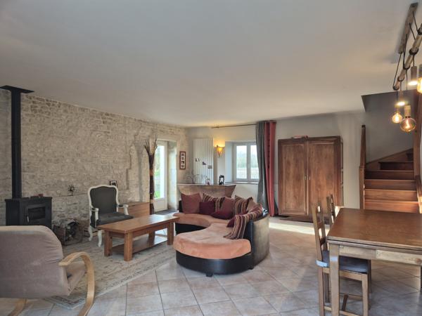 À 10 minutes de Rouillac – Ancien moulin de charme avec dépendances