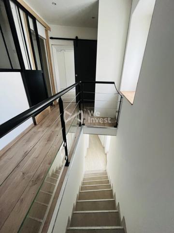 Maison de village rénovée, 71 m² habitables, 2 chambres, 1 bureau, une cour commune, grange en option