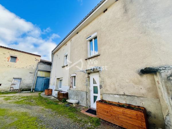 Maison de village rénovée, 71 m² habitables, 2 chambres, 1 bureau, une cour commune, grange en option