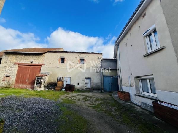 Maison de village rénovée, 71 m² habitables, 2 chambres, 1 bureau, une cour commune, grange en option