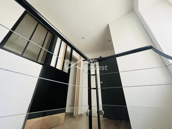 Maison de village rénovée, 71 m² habitables, 2 chambres, 1 bureau, une cour commune, grange en option