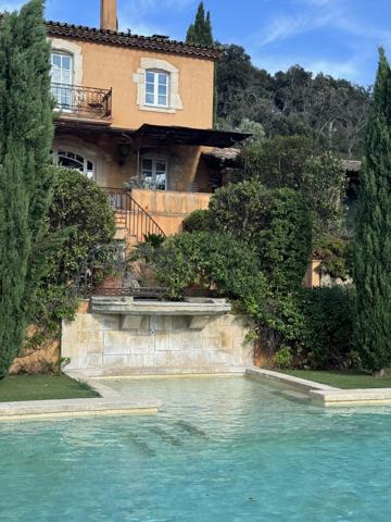 Maison à vendre  8 pièces - 285,63 m2 LE PLAN DE LA TOUR - 83