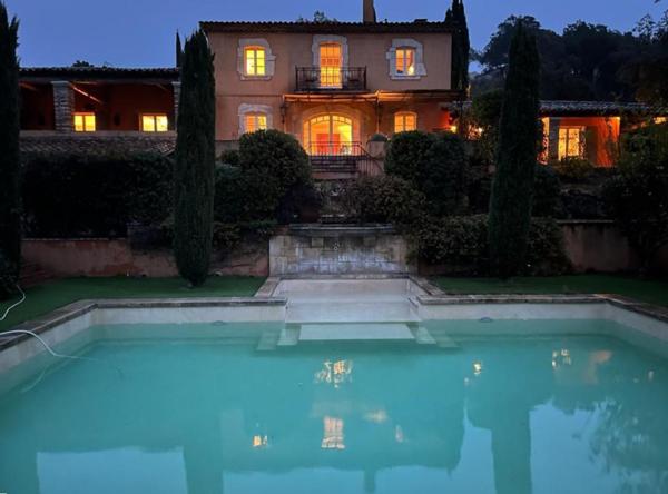 Maison à vendre  8 pièces - 285,63 m2 LE PLAN DE LA TOUR - 83