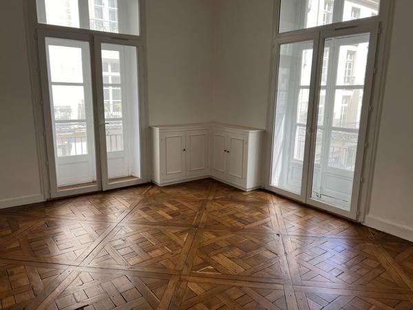 Bureaux à louer Nantes centre-ville rénovés avec ascenseur et cuisine équipée