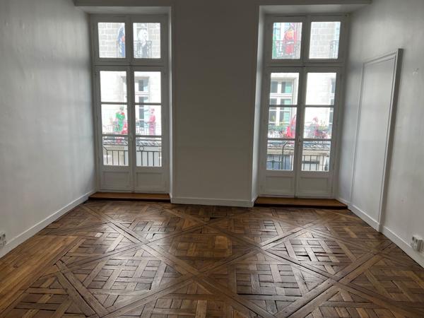 Bureaux à louer Nantes centre-ville rénovés avec ascenseur et cuisine équipée