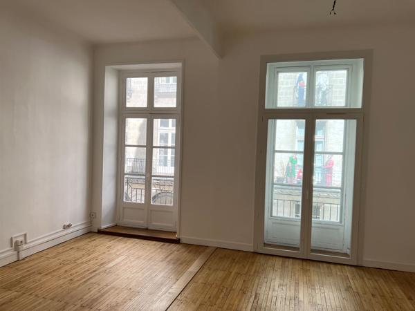 Bureaux à louer Nantes centre-ville rénovés avec ascenseur et cuisine équipée