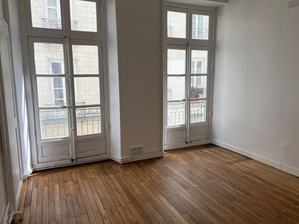 Bureaux à louer Nantes centre-ville rénovés avec ascenseur et cuisine équipée