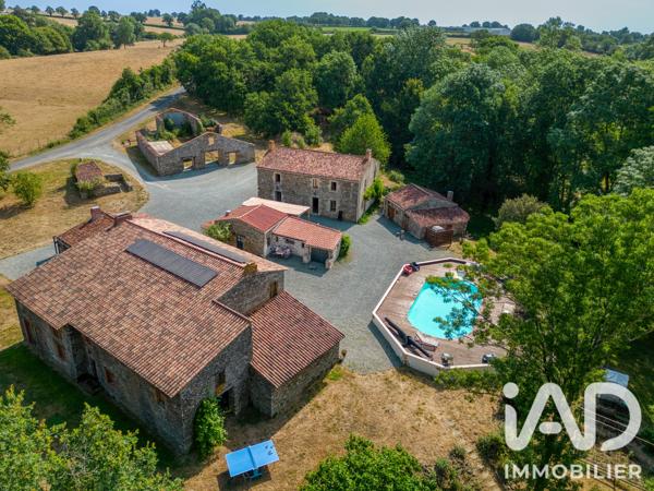 Maison à vendre 15 pièces 365 m² Essarts-en-Bocage