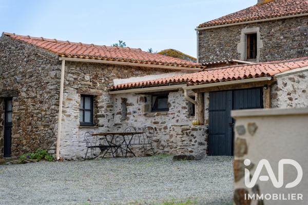 Maison à vendre 15 pièces 365 m² Essarts-en-Bocage