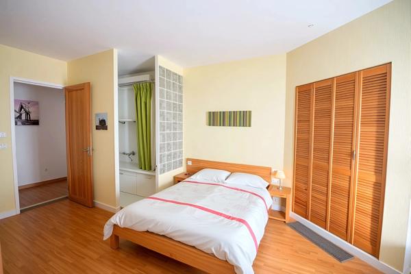 Dpt Yvelines (78), à vendre VILLENNES SUR SEINE, propriété P11 de 327,3 m² sur un terrain piscinable de 1 495,00 m²
