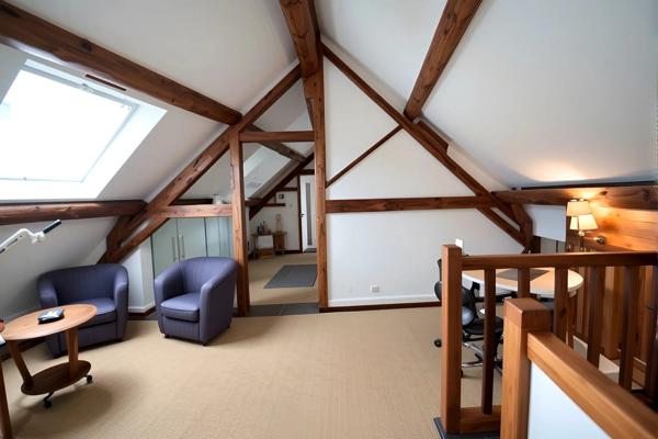 Dpt Yvelines (78), à vendre VILLENNES SUR SEINE, propriété P11 de 327,3 m² sur un terrain piscinable de 1 495,00 m²