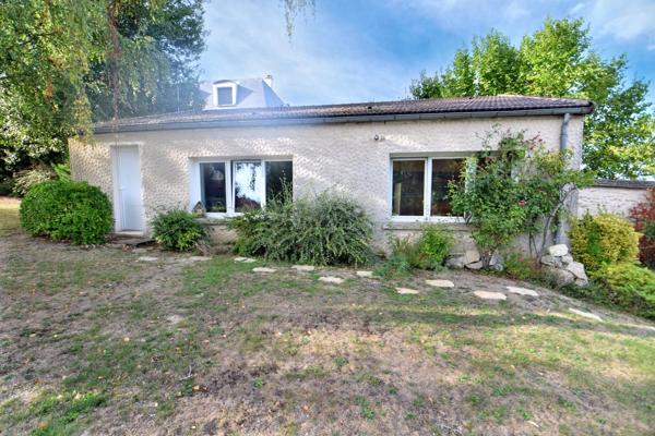 Dpt Yvelines (78), à vendre VILLENNES SUR SEINE, propriété P11 de 327,3 m² sur un terrain piscinable de 1 495,00 m²