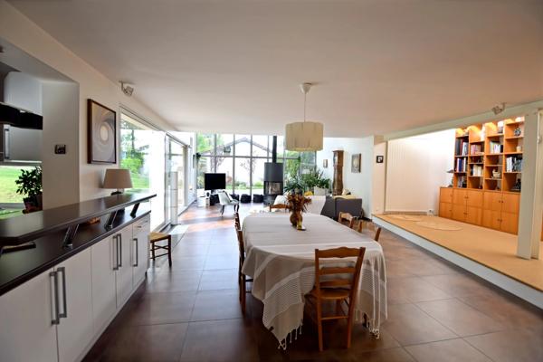 Dpt Yvelines (78), à vendre VILLENNES SUR SEINE, propriété P11 de 327,3 m² sur un terrain piscinable de 1 495,00 m²