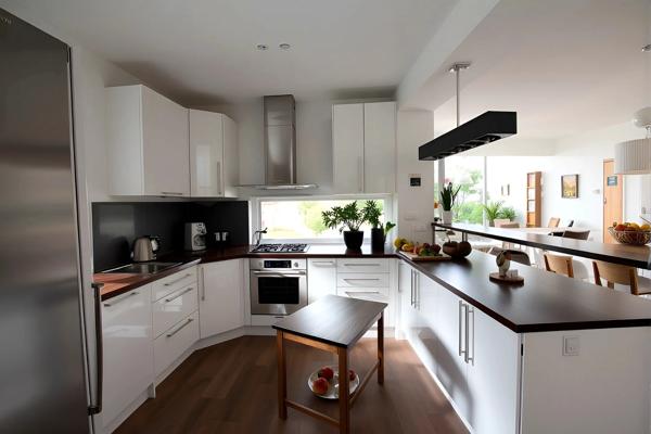 Dpt Yvelines (78), à vendre VILLENNES SUR SEINE, propriété P11 de 327,3 m² sur un terrain piscinable de 1 495,00 m²