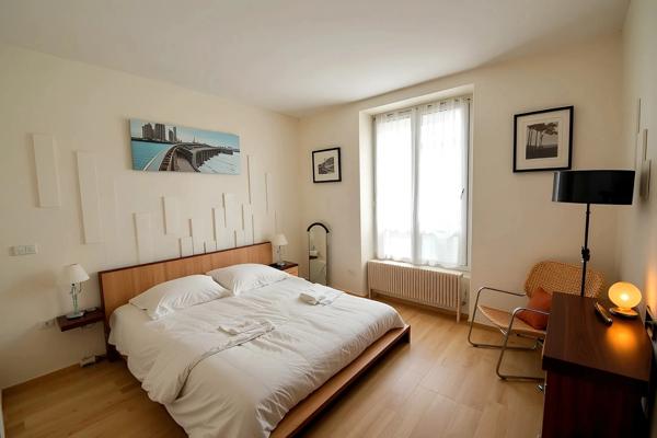 Dpt Yvelines (78), à vendre VILLENNES SUR SEINE, propriété P11 de 327,3 m² sur un terrain piscinable de 1 495,00 m²