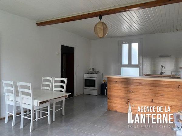 SAINT-PIERRE D'OLERON (CÔTE EST) - DEUX MAISONS DE 84 M² et 63 M² - TERRAIN DE 2625 M²