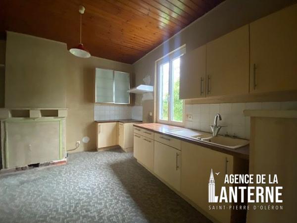 SAINT-PIERRE D'OLERON (CÔTE EST) - DEUX MAISONS DE 84 M² et 63 M² - TERRAIN DE 2625 M²