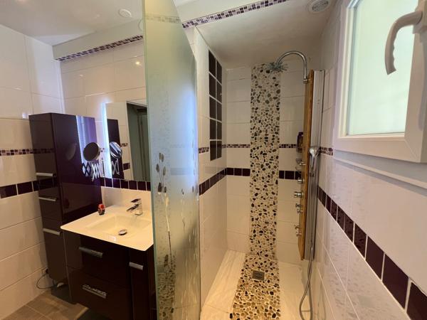 Villa T4 avec mezzanine, piscine, garage idéalement placée à la Grande motte