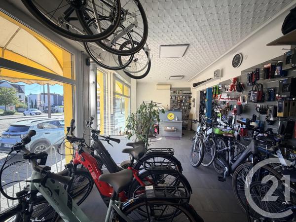 Immeuble à vendre  235 m 2   OSTWALD  - 67