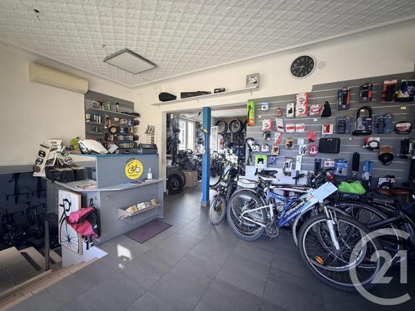 Immeuble à vendre  235 m 2   OSTWALD  - 67