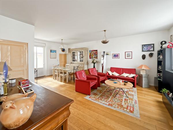 CHALLANS, Maison centre ville avec annexe !