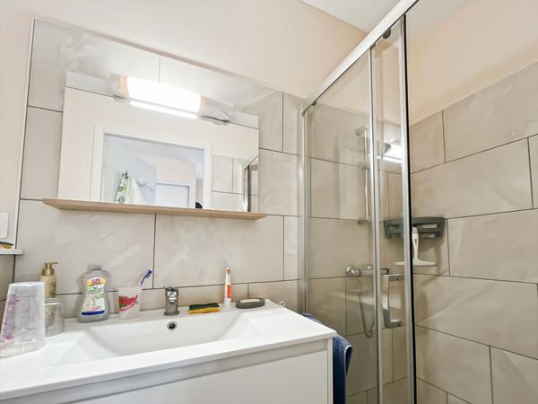 CHALLANS, Maison centre ville avec annexe !