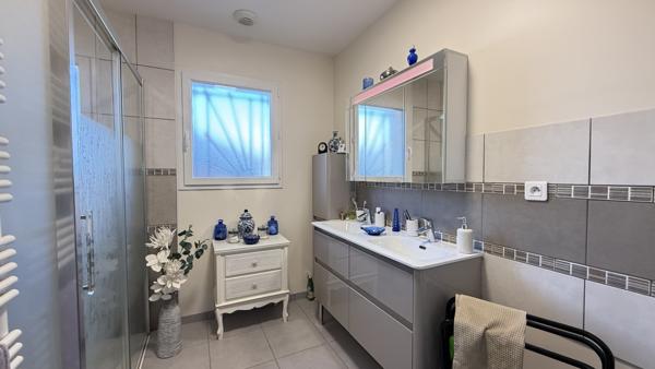 Cusset (03300) Viager occupé Monsieur 91 ans et Dame 71 ans - Maison de plain-pied récente avec jardin et garage