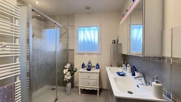 Cusset (03300) Viager occupé Monsieur 91 ans et Dame 71 ans - Maison de plain-pied récente avec jardin et garage