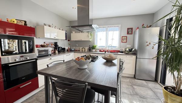 Cusset (03300) Viager occupé Monsieur 91 ans et Dame 71 ans - Maison de plain-pied récente avec jardin et garage