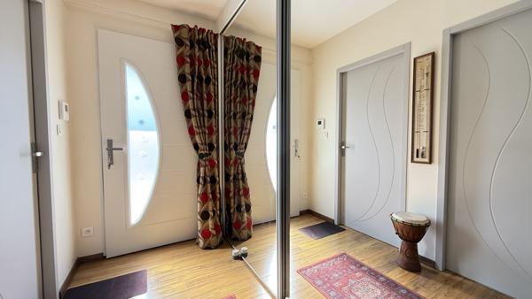 Cusset (03300) Viager occupé Monsieur 91 ans et Dame 71 ans - Maison de plain-pied récente avec jardin et garage