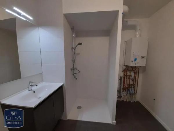 Appartement à louer 3 pièces 58.32m² Tours (37100)