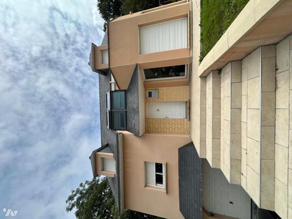 Maison avec jardin et grand garage proche centre-ville