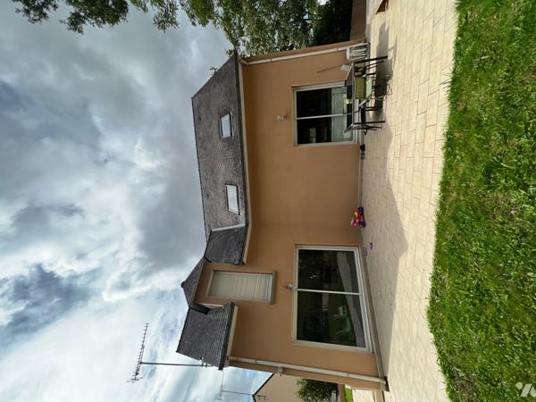 Maison avec jardin et grand garage proche centre-ville