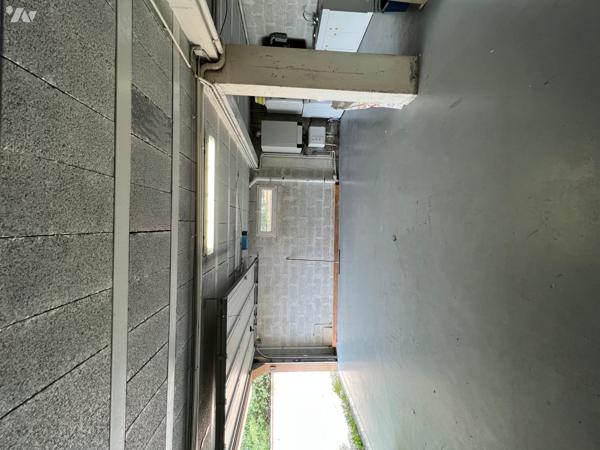 Maison avec jardin et grand garage proche centre-ville