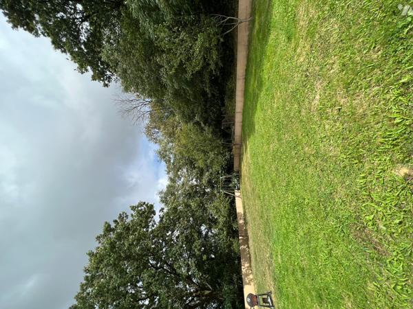 Maison avec jardin et grand garage proche centre-ville