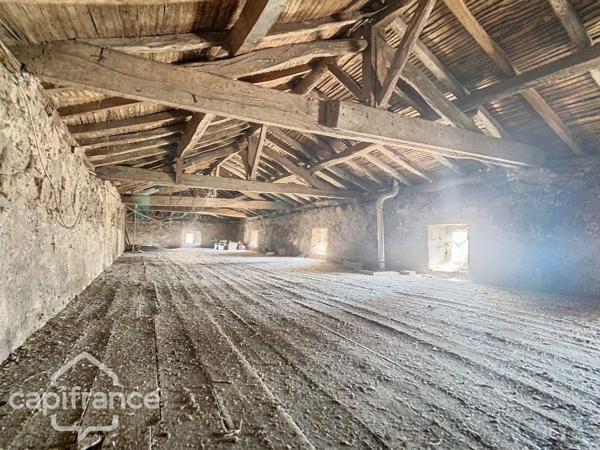 Maison à vendre 7 pièces GEAY (79)