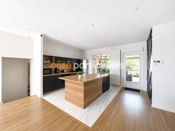 Vente
                Maison155 m² - 7 Pièces -
                    ANGOULEME (16000)